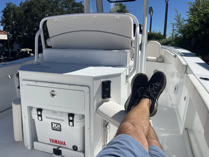 Slide: The Image of Sea Hunt Ultra 275 SE 2026 - 26