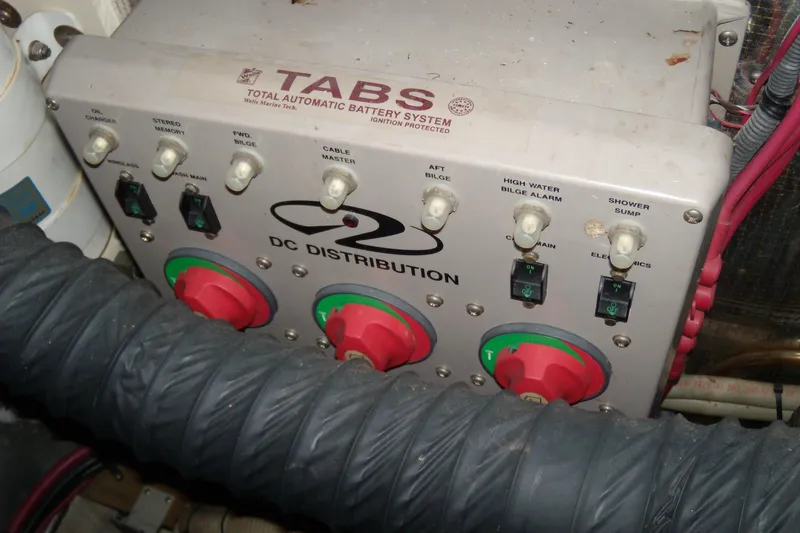 Slide: The Image of Control panel of a 2006 Regal Commodore 4460 boat with battery system switches. - 18