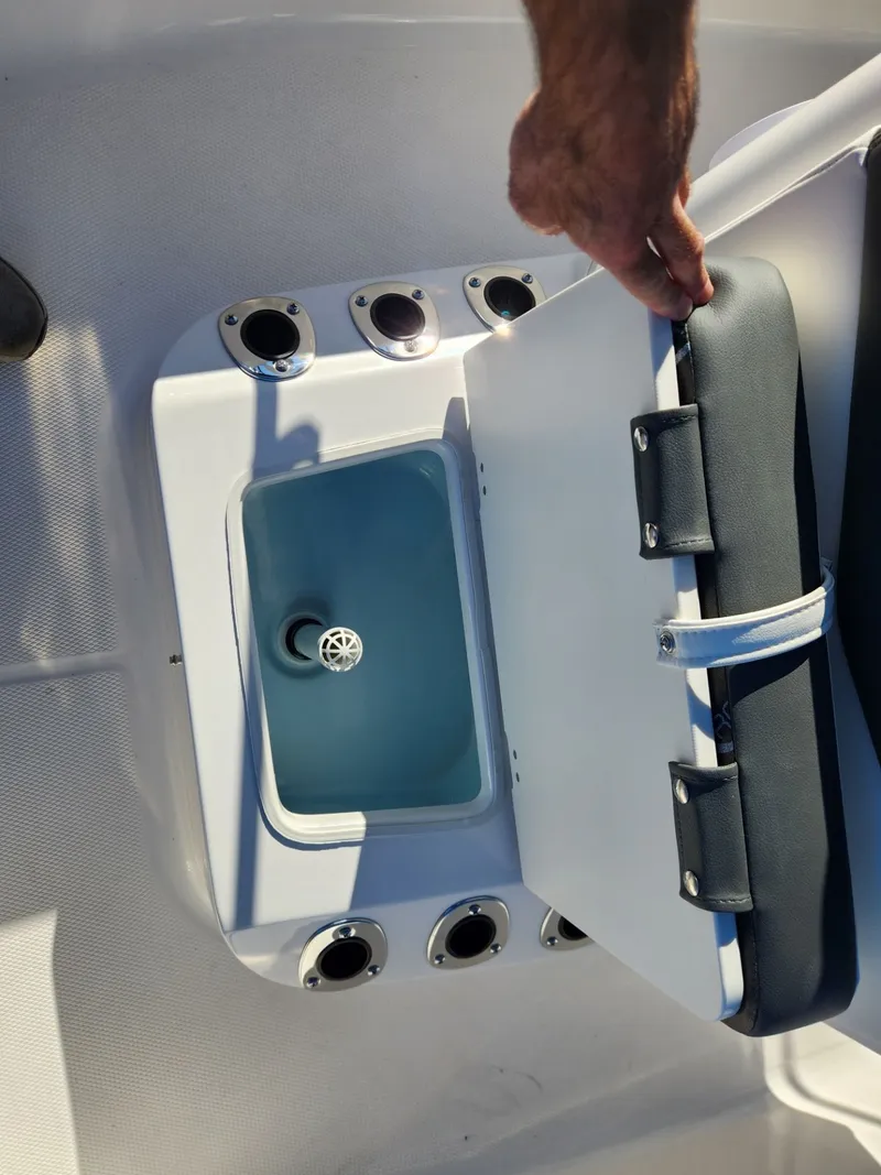 Slide: The Image of Robalo R160 Center Console 2026 - 11