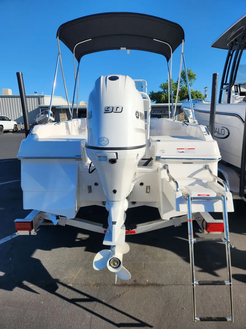 Slide: The Image of Robalo R160 Center Console 2026 - 4