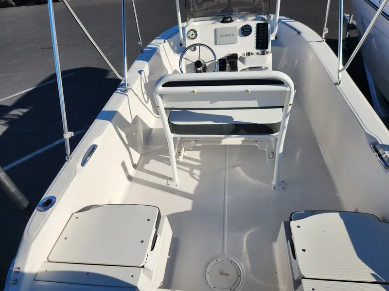 Slide: The Image of Robalo R160 Center Console 2026 - 5