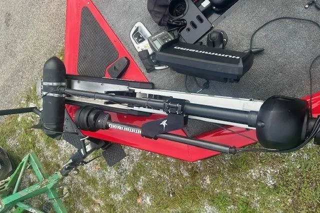 Slide: The Image of 2015 Tracker Pro Team 175TXW boat with trolling motor and fishing gear. - 5