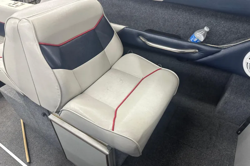 Slide: The Image of 1992 Bayliner 2252 Ciera Classic boat seat with red and black accents, interior view. - 10