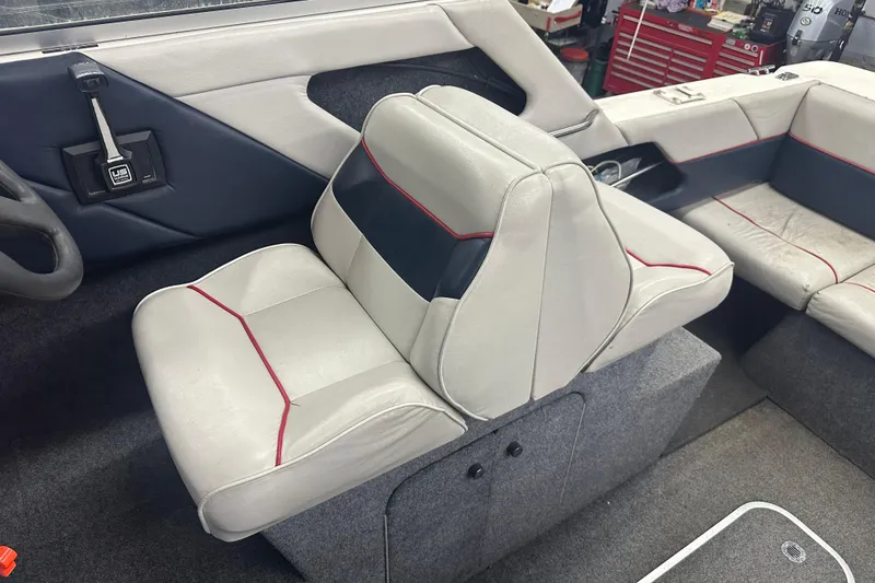 Slide: The Image of Interior of a 1992 Bayliner 2252 Ciera Classic boat with white and red seating. - 7