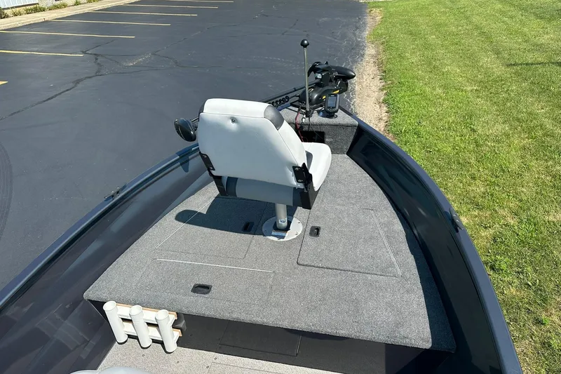 Slide: The Image of 2013 Crestliner 16 Kodiak boat with gray seating and fishing equipment. - 8