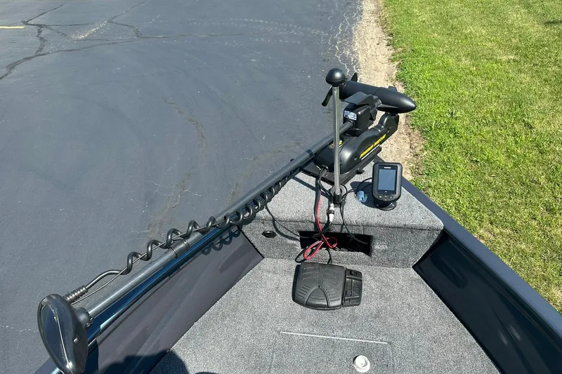 Slide: The Image of 2013 Crestliner 16 Kodiak boat with trolling motor and fish finder on deck. - 9