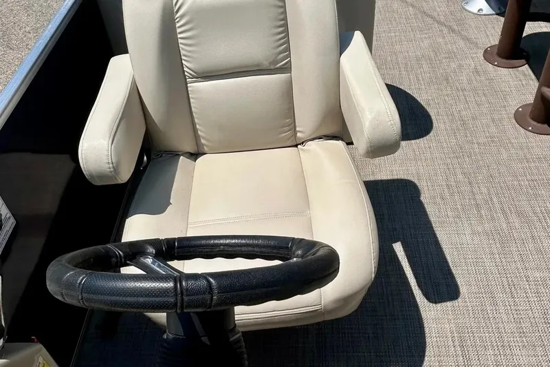 Slide: The Image of Captain's chair and steering wheel on 2017 Starcraft CX 23 RE boat. - 24