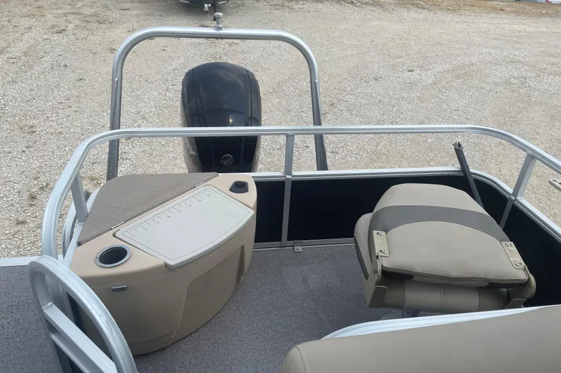 Slide: The Image of 2016 Sun Tracker Fishin' Barge 20 DLX with seating and fishing station. - 9