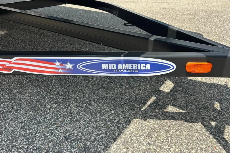 Slide: The Image of Trailer frame with "Mid America Trailers" logo and American flag design, 2014 Crest 230 Crest II SLC. - 3