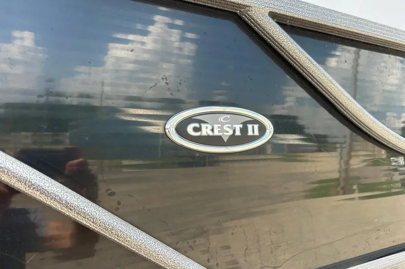 Slide: The Image of 2014 Crest 230 Crest II SLC logo on a reflective surface. - 34