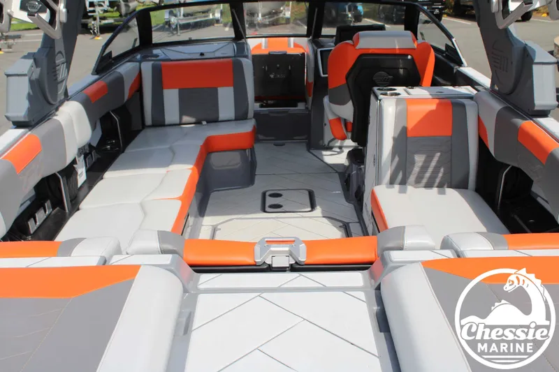 Slide: The Image of Malibu Wakesetter 25 LSV 2022 - 13