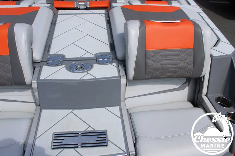 Slide: The Image of Malibu Wakesetter 25 LSV 2022 - 15