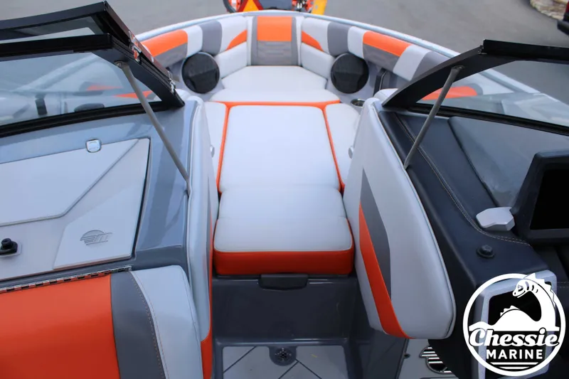 Slide: The Image of Malibu Wakesetter 25 LSV 2022 - 17