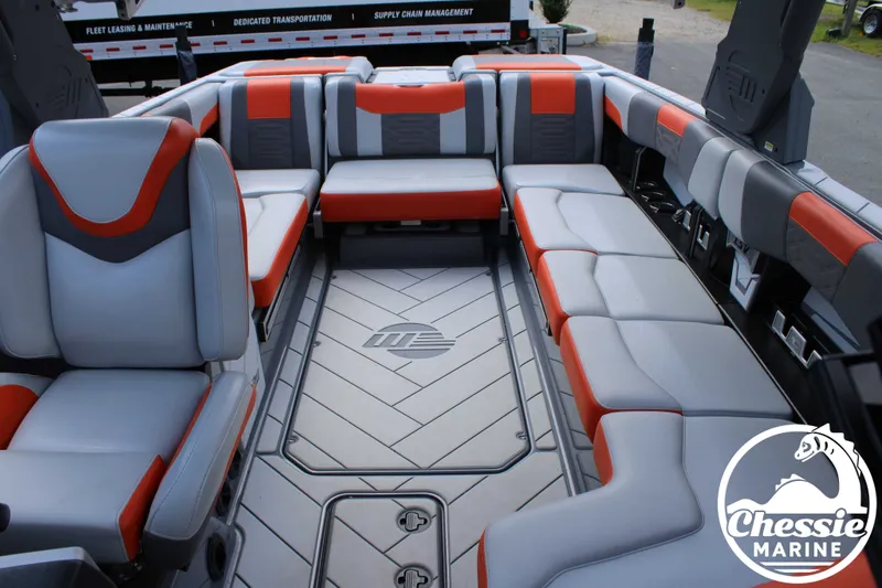 Slide: The Image of Malibu Wakesetter 25 LSV 2022 - 18