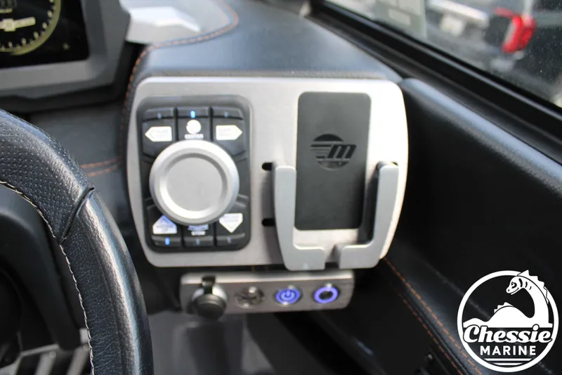 Slide: The Image of Malibu Wakesetter 25 LSV 2022 - 24