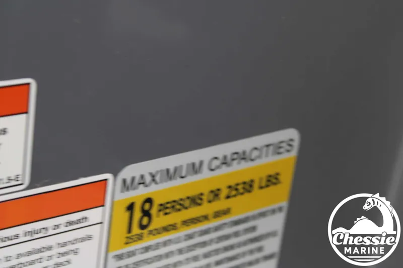 Slide: The Image of Malibu Wakesetter 25 LSV 2022 - 27