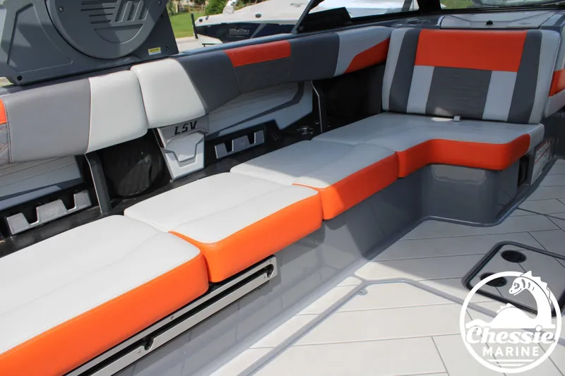 Slide: The Image of Malibu Wakesetter 25 LSV 2022 - 29