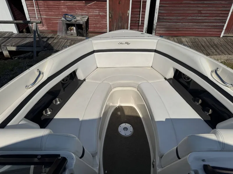 Slide: The Image of Sea Ray 250 SLX 2014 - 10