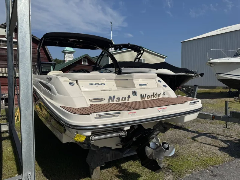 Slide: The Image of Sea Ray 250 SLX 2014 - 5