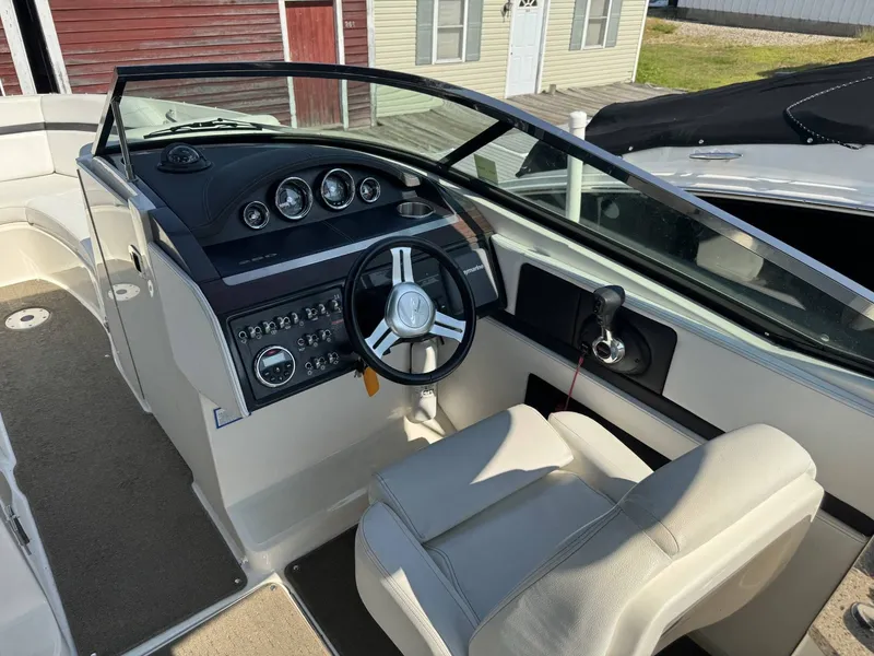 Slide: The Image of Sea Ray 250 SLX 2014 - 8