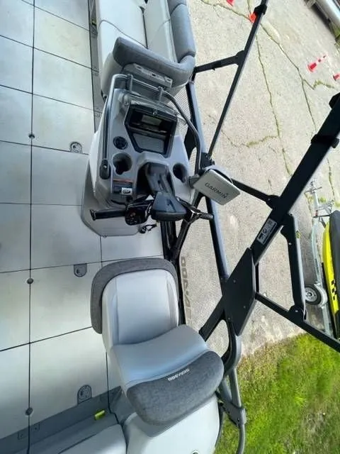 Slide: The Image of Sea-Doo SWITCH CRUISE 18 230 2023 - 11