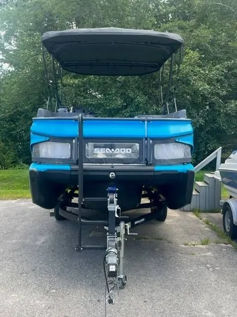 Slide: The Image of Sea-Doo SWITCH CRUISE 18 230 2023 - 3