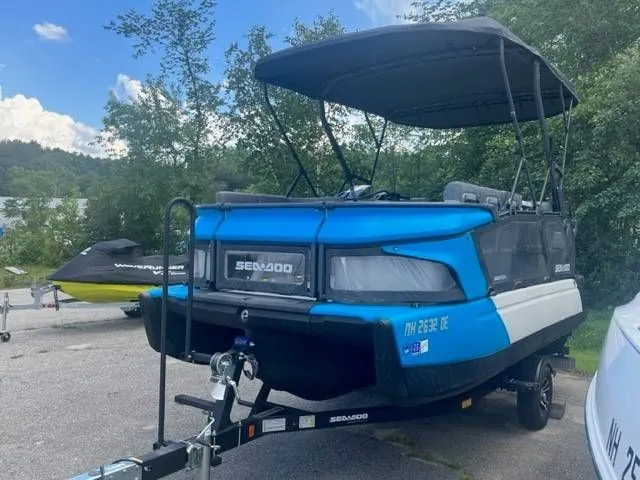 Slide: The Image of Sea-Doo SWITCH CRUISE 18 230 2023 - 4