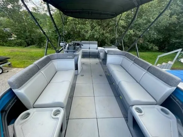 Slide: The Image of Sea-Doo SWITCH CRUISE 18 230 2023 - 6