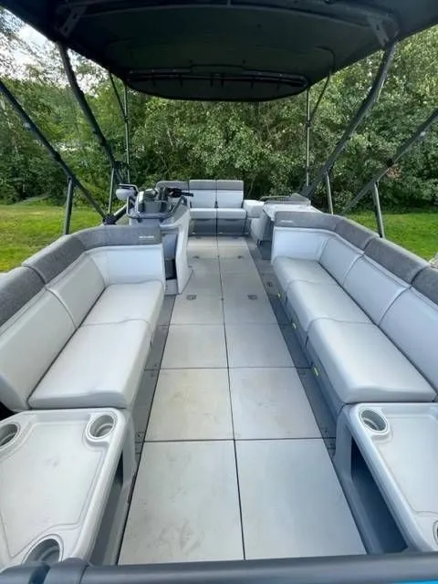 Slide: The Image of Sea-Doo SWITCH CRUISE 18 230 2023 - 7