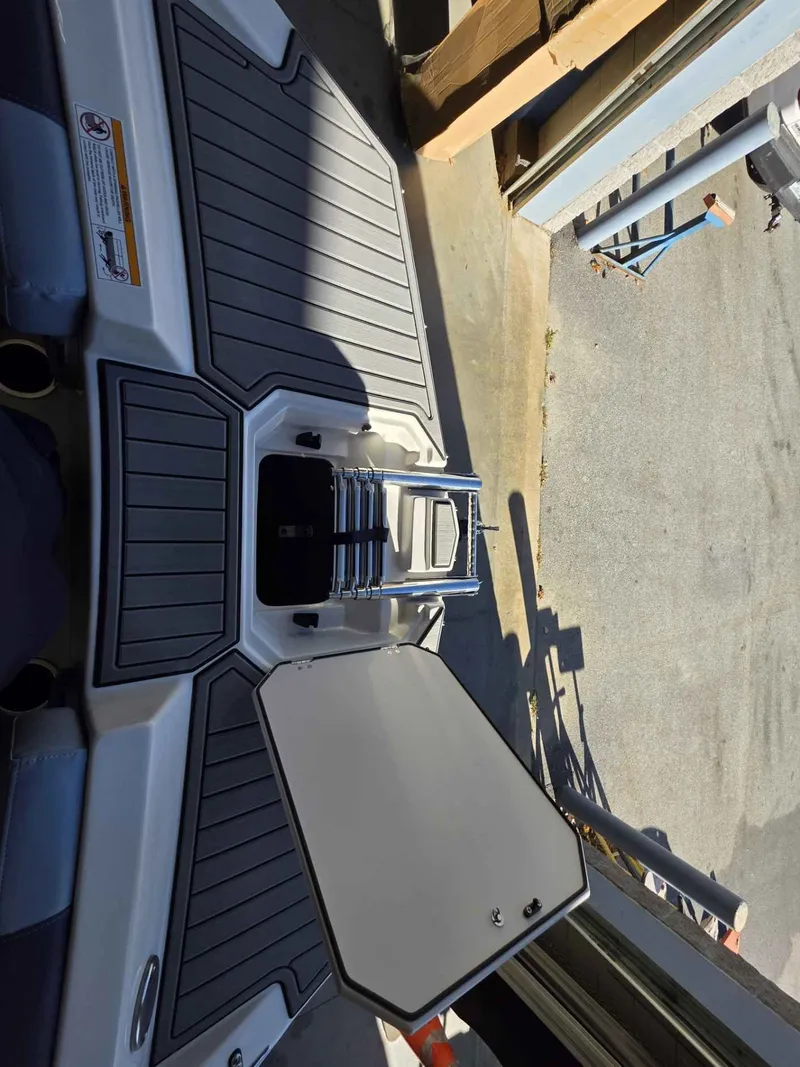 Slide: The Image of Starcraft SVX 210 OB 2026 - 14