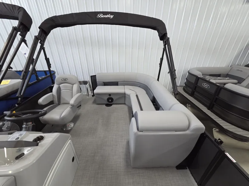 Slide: The Image of Bentley Pontoons LE 160 CR 2026 - 10