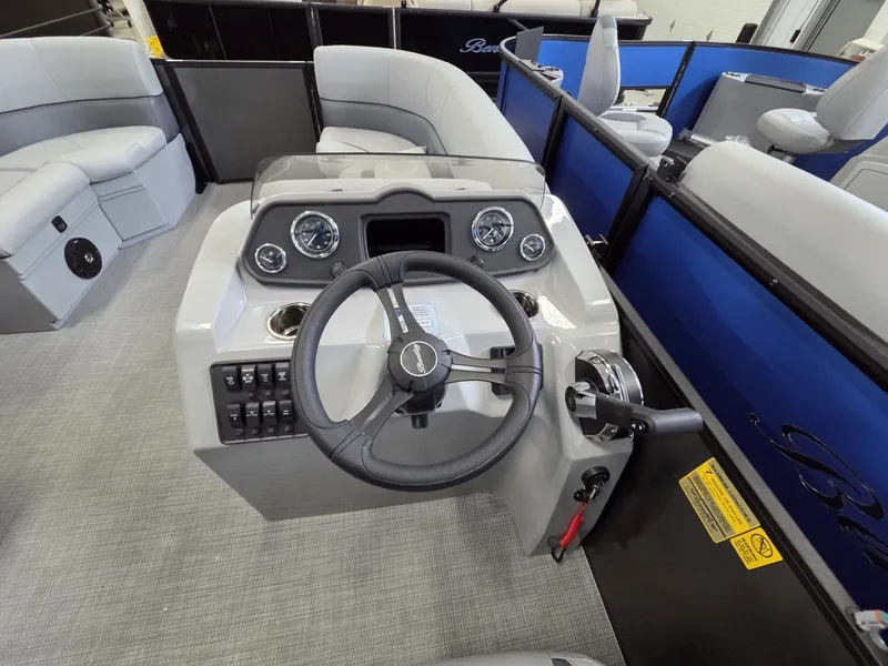 Slide: The Image of Bentley Pontoons LE 160 CR 2026 - 12