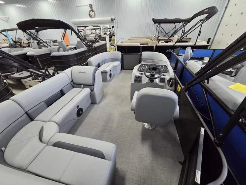 Slide: The Image of Bentley Pontoons LE 160 CR 2026 - 19