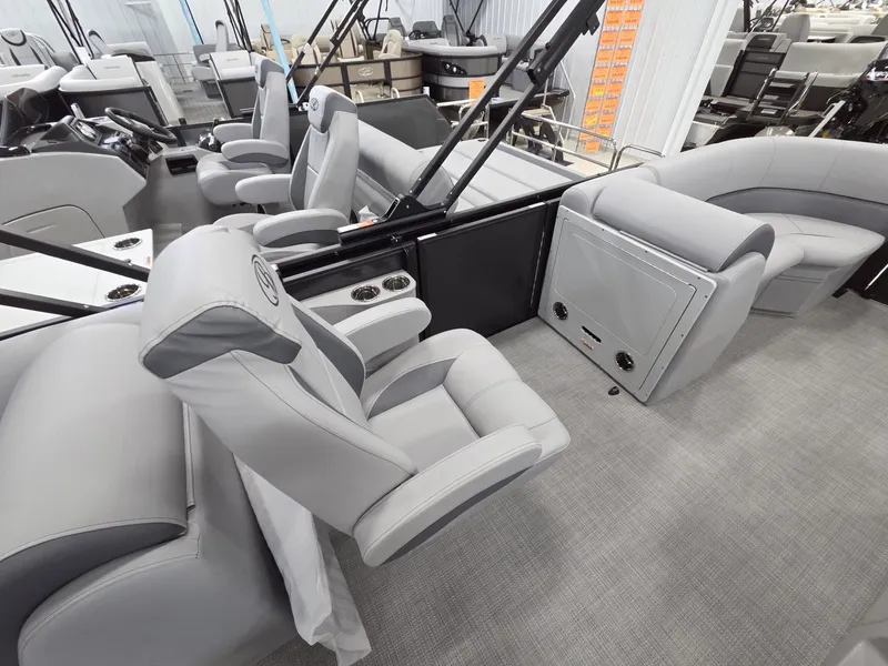 Slide: The Image of Bentley Pontoons Legacy 200 Navigator 2026 - 11