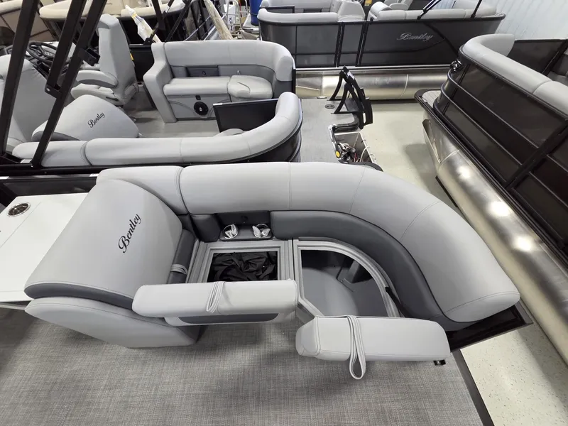 Slide: The Image of Bentley Pontoons Legacy 200 Swingback 2026 - 12