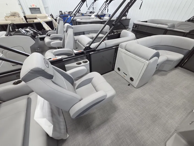 Slide: The Image of Bentley Pontoons Legacy 200 Swingback 2026 - 16
