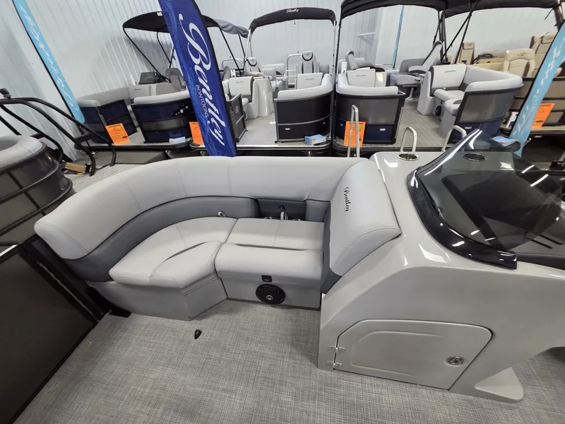 Slide: The Image of Bentley Pontoons Legacy 200 Swingback 2026 - 20