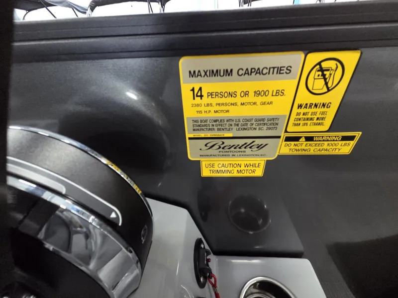 Slide: The Image of Bentley Pontoons Legacy 200 Swingback 2026 - 23