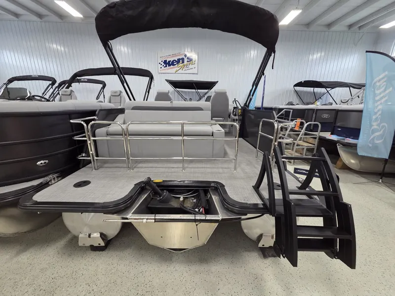 Slide: The Image of Bentley Pontoons Legacy 200 Swingback 2026 - 4