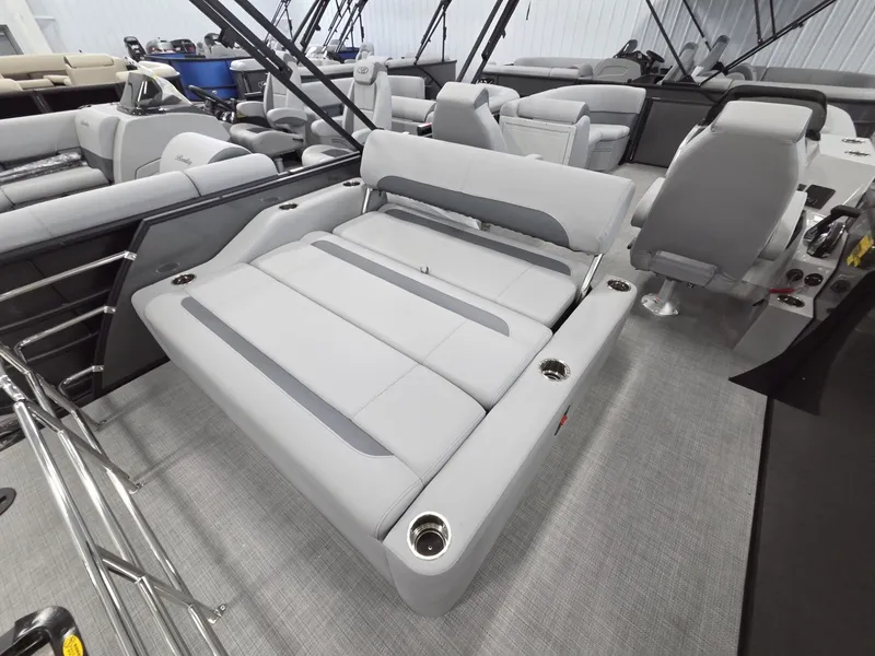 Slide: The Image of Bentley Pontoons Legacy 200 Swingback 2026 - 8