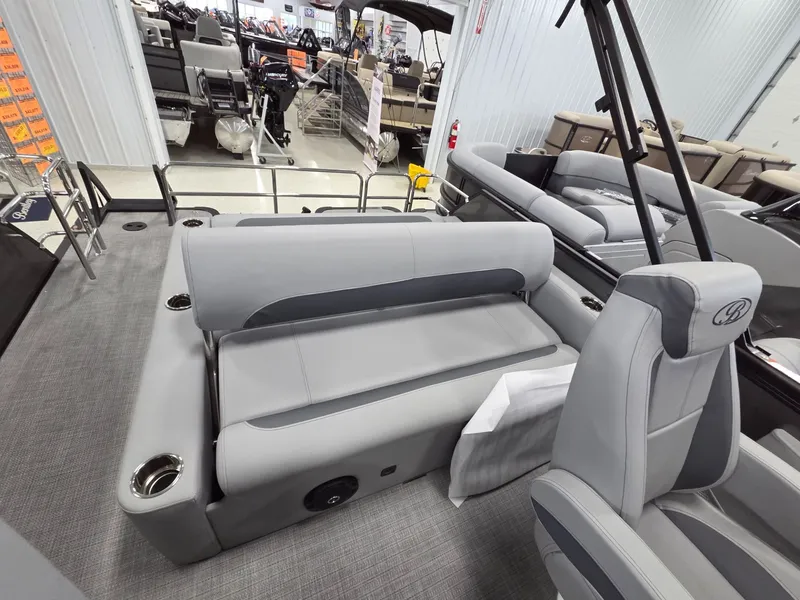 Slide: The Image of Bentley Pontoons Legacy 200 Swingback 2026 - 9