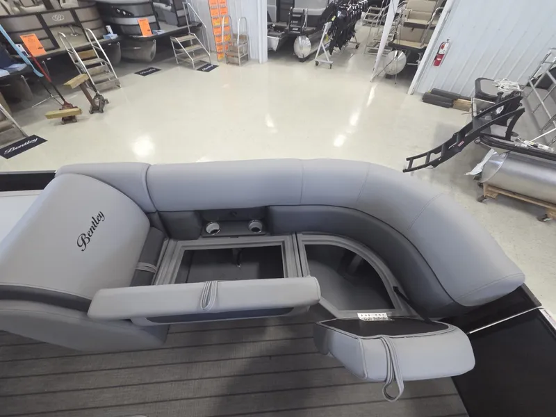 Slide: The Image of Bentley Pontoons Legacy 223 Navigator 2026 - 10