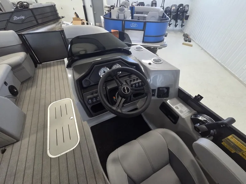 Slide: The Image of Bentley Pontoons Legacy 223 Navigator 2026 - 20