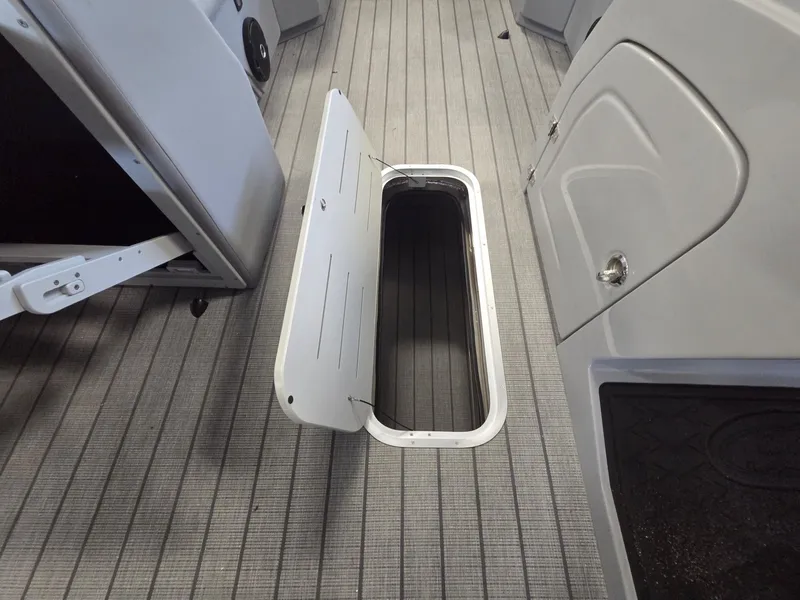 Slide: The Image of Bentley Pontoons Legacy 223 Navigator 2026 - 24