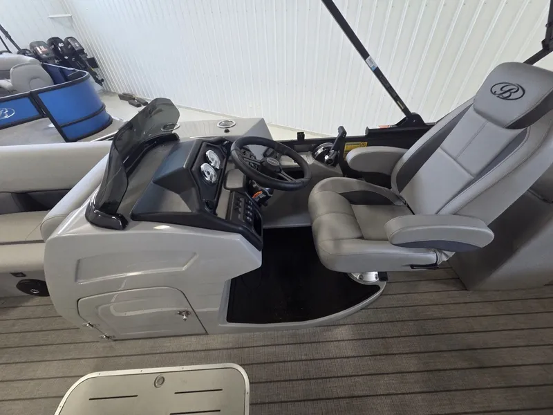 Slide: The Image of Bentley Pontoons Legacy 223 Navigator 2026 - 25