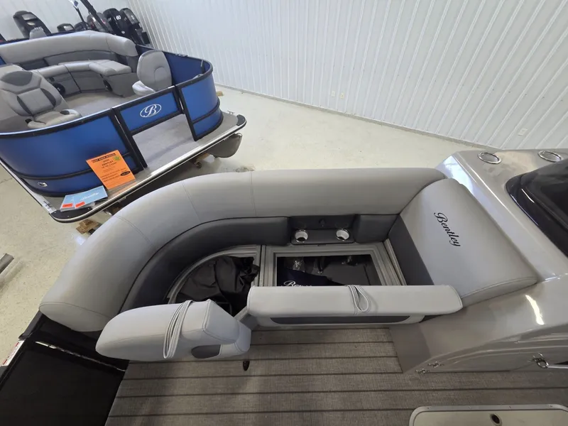 Slide: The Image of Bentley Pontoons Legacy 223 Navigator 2026 - 29