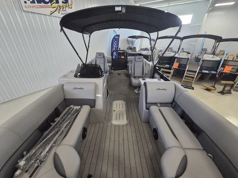 Slide: The Image of Bentley Pontoons Legacy 223 Navigator 2026 - 9