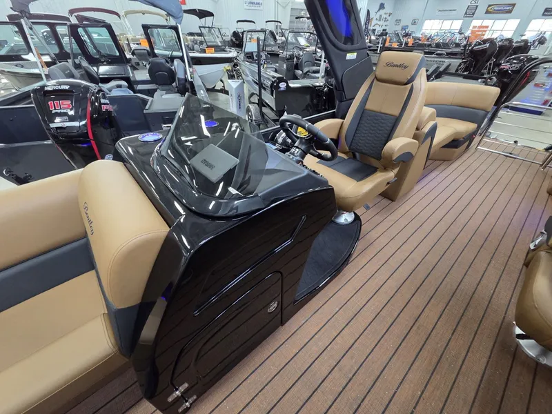 Slide: The Image of Bentley Pontoons Elite 253 Admiral 2026 - 11