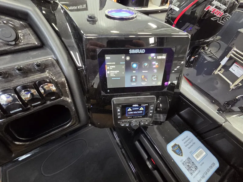 Slide: The Image of Bentley Pontoons Elite 253 Admiral 2026 - 15