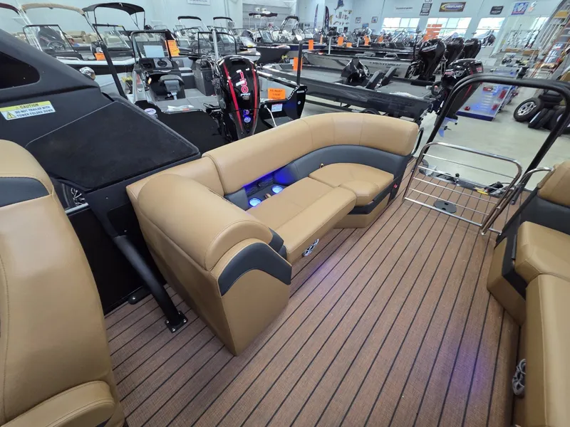 Slide: The Image of Bentley Pontoons Elite 253 Admiral 2026 - 17